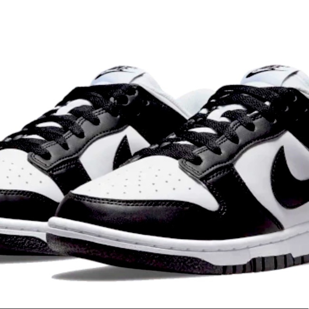 Men's Nike dunk low retro black and white.(Panda)